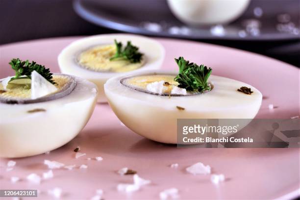 boiled eggs - hard boiled eggs stock-fotos und bilder