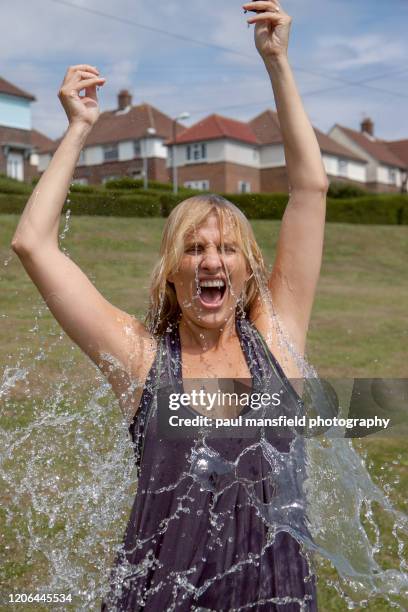 Lady Exploding Exploding Water Balloon Photos and Premium High Res Pictures - Getty Images