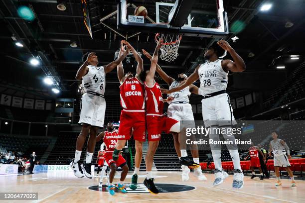 Elmedin KIKANOVIC of Monaco and Theo MALEDON of Lyon and Adreian PAYNE of Lyon and Guerschon YABUSELE of Lyon during the Jeep Elite match between...