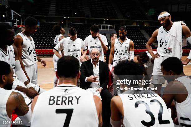 Zvezdan MITROVIC coach of Lyon and Davion BERRY of Lyon and Matthew STRAZEL of Lyon and Jordan TAYLOR of Lyon and Adreian PAYNE of Lyon during the...