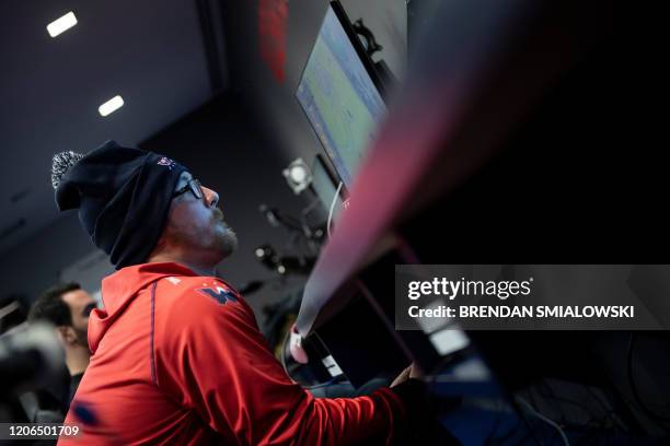 Windowless Game Dont Get It Photos and Premium High Res Pictures - Getty Images