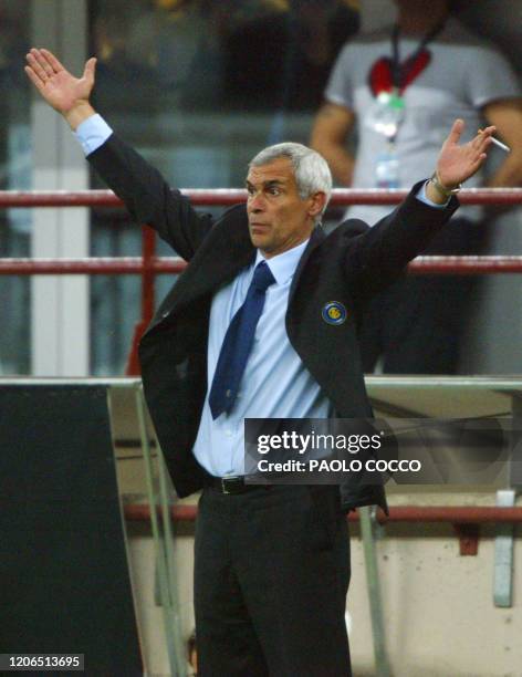 Argentinian coach of Inter Milan Hector Cuper follows the second leg semi-final Champions' League soccer match between Inter Milan and Milan AC, 13...