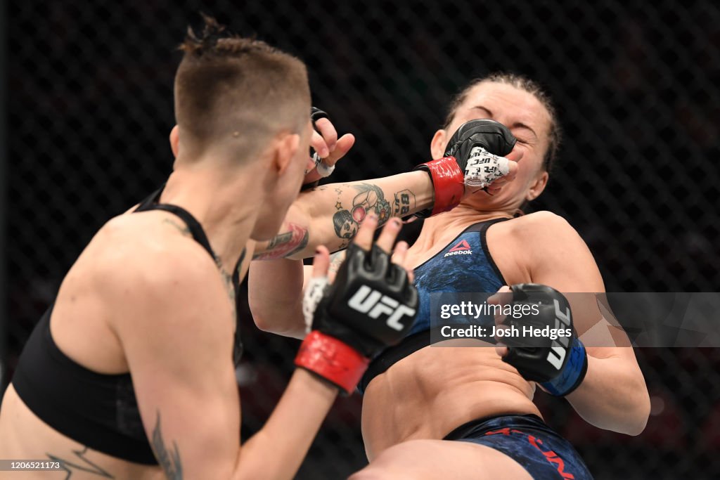 Chisson Macy Chiasson punches Shanna Young in their women's bantamweight bout ...