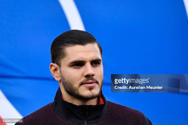 Mauro Icardi of Paris Saint-Germain looks on before the Ligue 1 match between Amiens and Paris at Stade de la Licorne on February 15, 2020 in Amiens,...