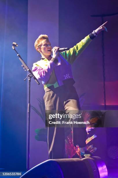 Le Raux Singer La Roux In Concert Photos and Premium High Res Pictures - Getty Images
