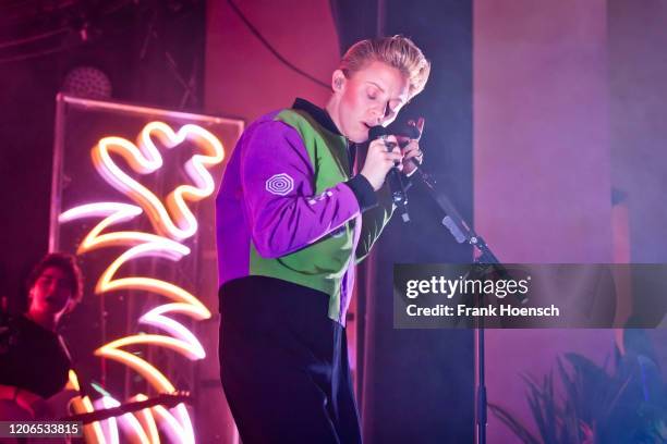 Le Raux Singer La Roux In Concert Photos and Premium High Res Pictures - Getty Images