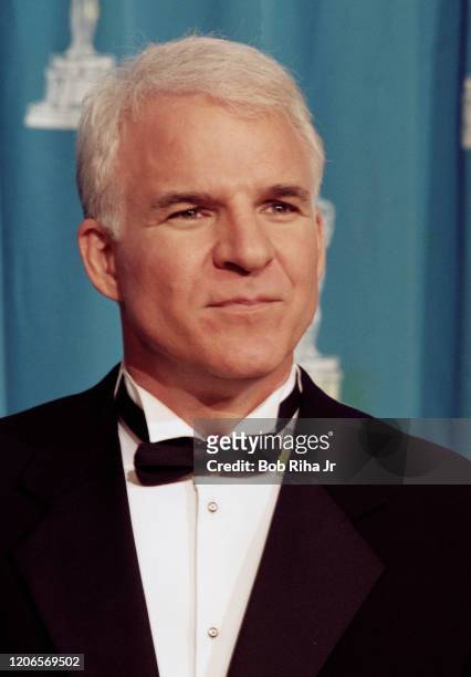 Steve Martin backstage at the Shrine Auditorium during the 67th Annual Academy Awards, March 27,1995 in Los Angeles, California.