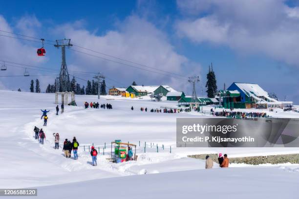 località invernale di gulmarg - srinagar foto e immagini stock