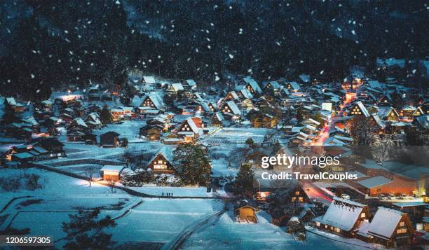 shirakawago light-up with snowfall gifu chubu japan - tokai region stock-fotos und bilder