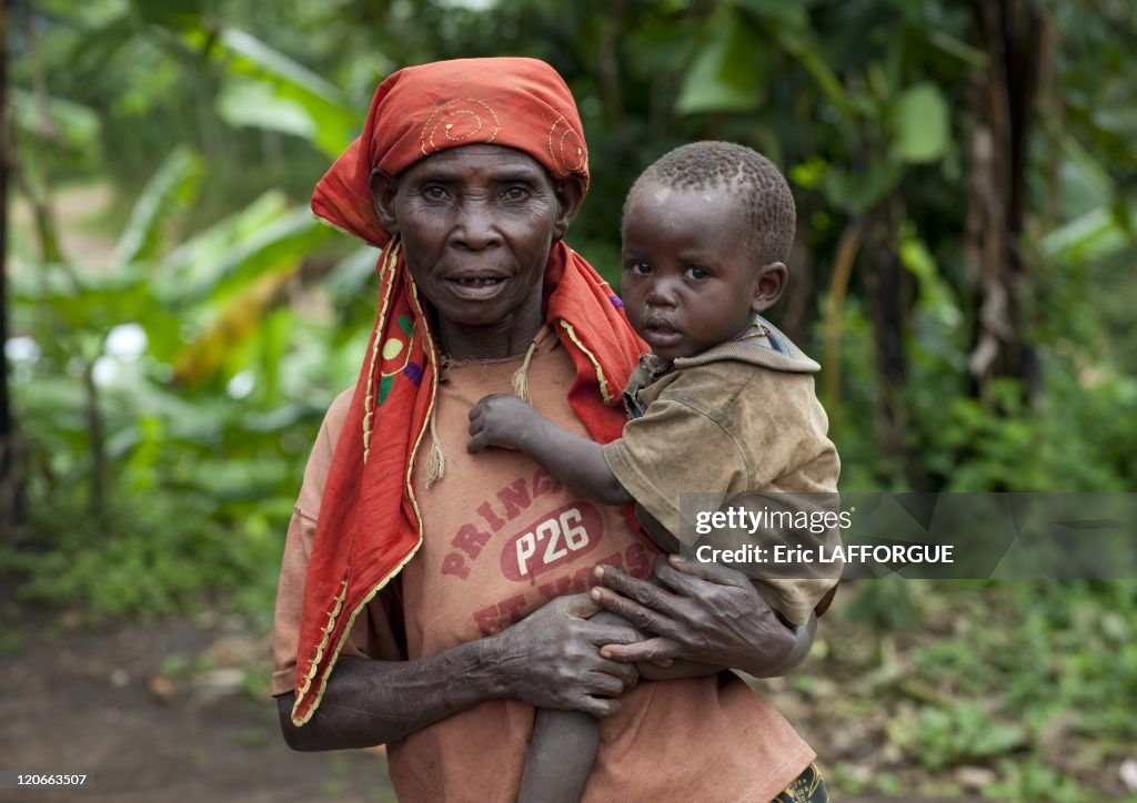 Red Batwa Batwa tribe in Cyamudongo village in Rwanda on March 25, 2010 - The ...