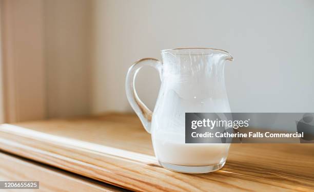 milk jug - milk plant stockfoto's en -beelden