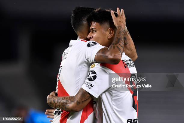 Jorge Carrascal of River Plate celebrates with teammate Matias Suarez after scoring the third goal of his team during a Group D match between River...