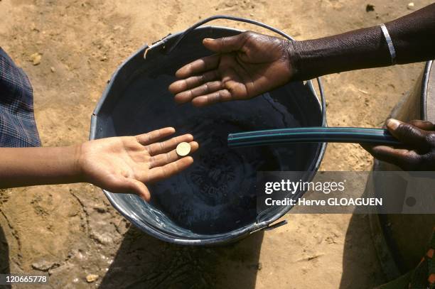 Niger drought in Tanout, Niger in 1987 - Cooperative of Cara-Cara. Purchase of water in bucket.