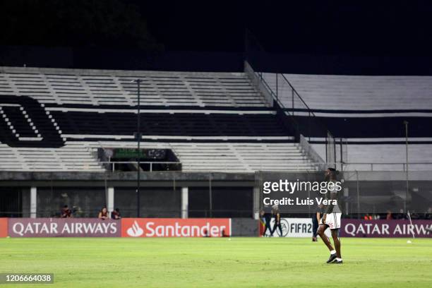 Sheyi Adebayor of Olimpia warms up prior to a match between Olimpia and Defensa y Justicia as part of Copa CONMEBOL Libertadores at Tigo Manuel...