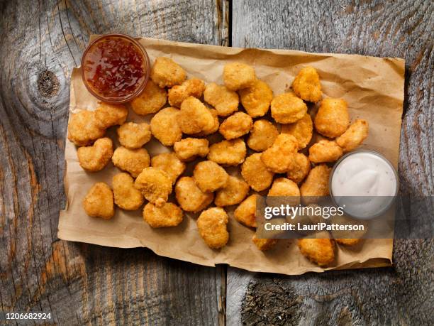 pub style, popcorn chicken with dipping sauce - ranch dressing stock pictures, royalty-free photos & images