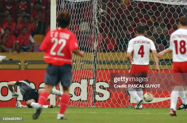 Polish goalkeeper Jerzy Dudek is beaten for a goal off a shot by South Korea's Hwang Sun Hong in the 26th minute, 04 June 2002 at the Busan Asiad...