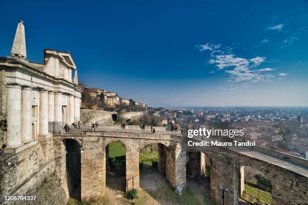 porta san giacomo, bergamo, italy - mauro tandoi fotografías e imágenes de stock