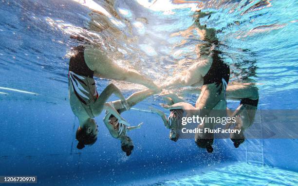 upside down synchronized swimmers doing a choreography practice - artistic swimming stock pictures, royalty-free photos & images