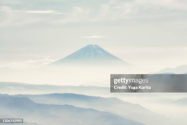 distant fujiyama - koshin'etsu region photos et images de collection