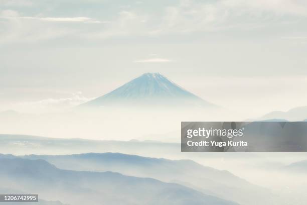 distant fujiyama - winter wonder land stockfoto's en -beelden