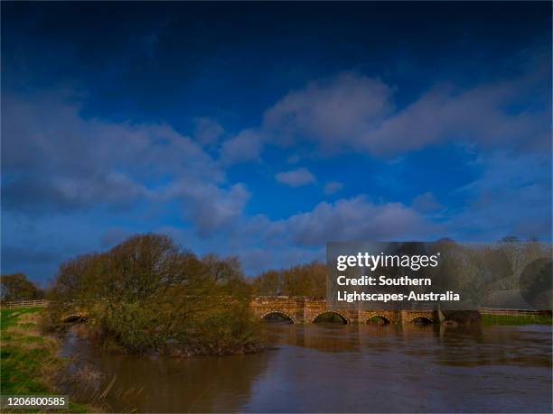 stour river in flood after heavy winter rains, sturminster marshall, dorset, england. - glenn marshal stock pictures, royalty-free photos & images