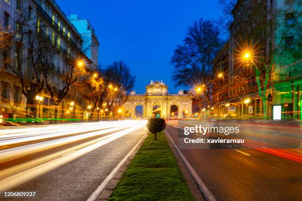 puerta de alcala, madrid, espanha - puerta entrada - fotografias e filmes do acervo