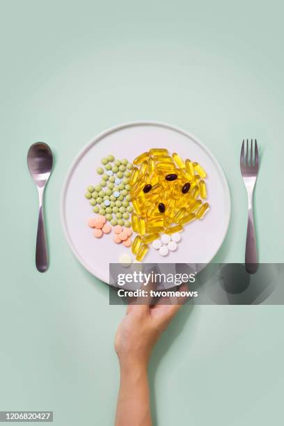 healthcare supplement and medications still life image. - nahrungsergänzungsmittel stock-fotos und bilder