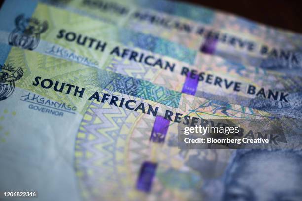 south african 100 rand banknotes - south african currency fotografías e imágenes de stock