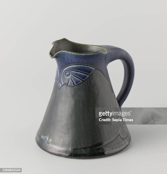Jug decorated with owl, Jug with pottery ear, decorated in tabeer / sgrafitto technique with an owl, blue on black ground., Fabriek van Brouwer's...