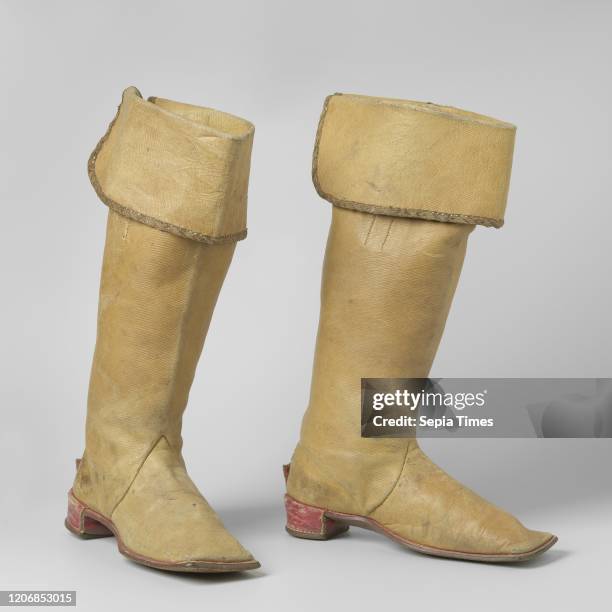 Knee-high boot made of yellow cow leather, with a gold-trimmed cover on top of the shaft, Knee-high boot made of yellow cowhide, with a gold-trimmed...