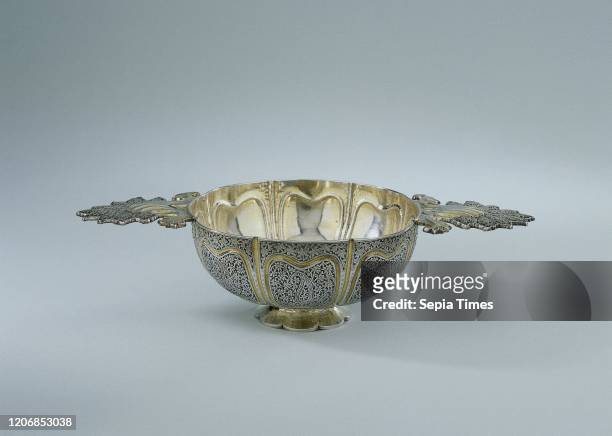 Brandy bowl of gilded silver with flower and leaf tendril decorations in Indian style, Brandy bowl of gold-plated silver with flower and leaf tendril...