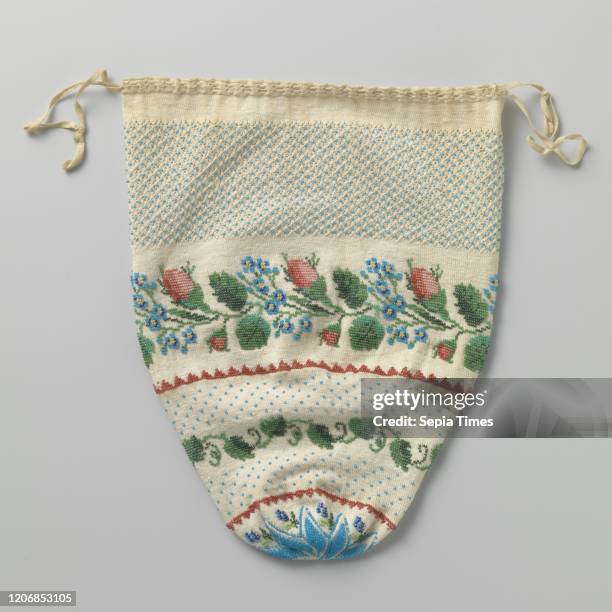 Netted Reticule 90 Reticule Stock Photos, High-Res Pictures, and Images - Getty Images