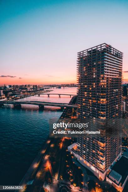 tokyo bayside skyline at dusk - harumi district tokyo stock pictures, royalty-free photos & images