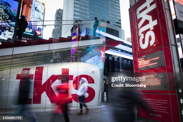 Tkts Tkts Time Square Photos and Premium High Res Pictures - Getty Images