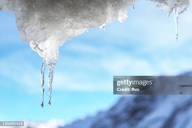 icicles, snow and blue sky (bavaria, germany) - つらら ストックフォトと画像
