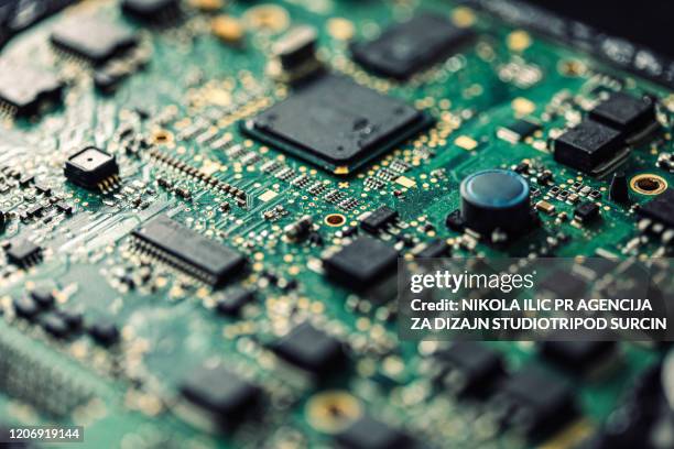 sintonizzazione del chip per auto - electrical equipment foto e immagini stock