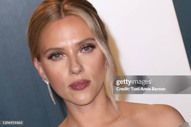 Scarlett Johansson attends the 2020 Vanity Fair Oscar Party at Wallis Annenberg Center for the Performing Arts on February 09, 2020 in Beverly Hills,...