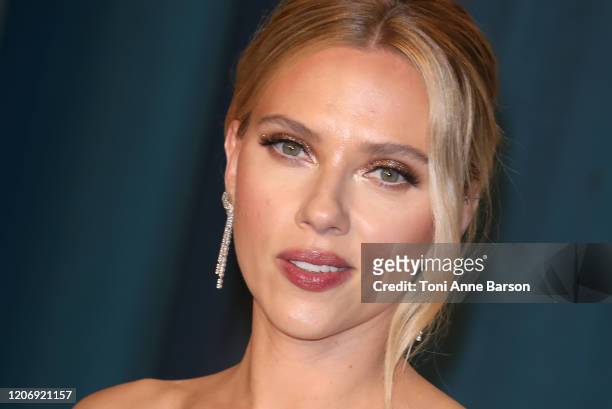 Scarlett Johansson attends the 2020 Vanity Fair Oscar Party at Wallis Annenberg Center for the Performing Arts on February 09, 2020 in Beverly Hills,...