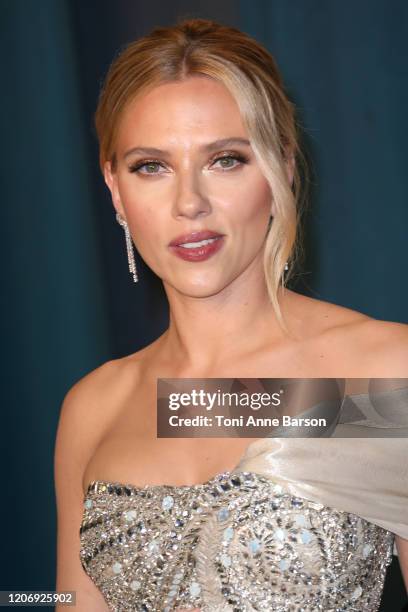 Scarlett Johansson attends the 2020 Vanity Fair Oscar Party at Wallis Annenberg Center for the Performing Arts on February 09, 2020 in Beverly Hills,...