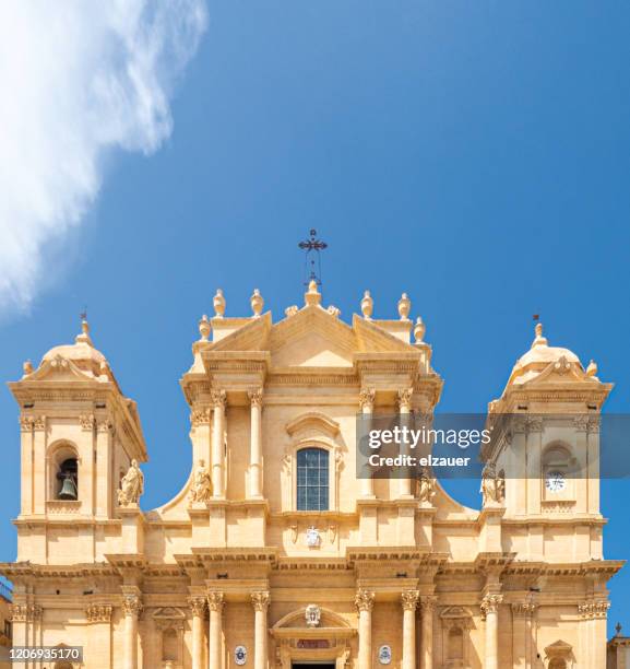 noto - province of siracusa, sicily, italy. - brick cathedral stock-fotos und bilder