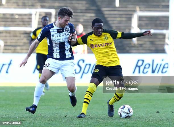 David Huesing of SC Wiedenbrueck and Denzeil Boadu of Borussia Dortmund II during the Regionalliga West match between Borussia Dortmund II and SC...