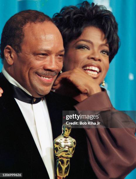 Quincy Jones and Oprah Winfrey backstage at the Shrine Auditorium during the 67th Annual Academy Awards, March 27,1995 in Los Angeles, California.