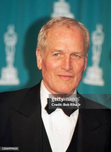 Paul Newman backstage at the Shrine Auditorium during the 67th Annual Academy Awards, March 27,1995 in Los Angeles, California.