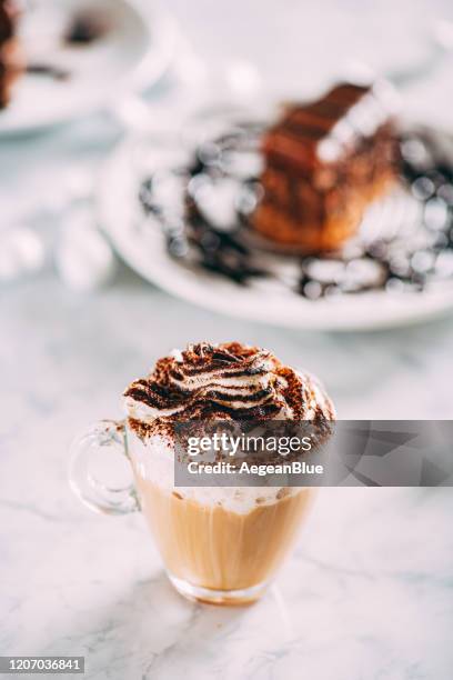 kaffee wienerisch - coffee with chocolate stock-fotos und bilder