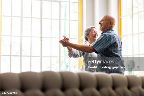 sollen wir für immer tanzen? - elderly dancing stock-fotos und bilder