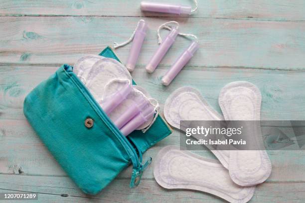 menstrual bag with cotton tampons and sanitary pads - weiblichkeit stock-fotos und bilder