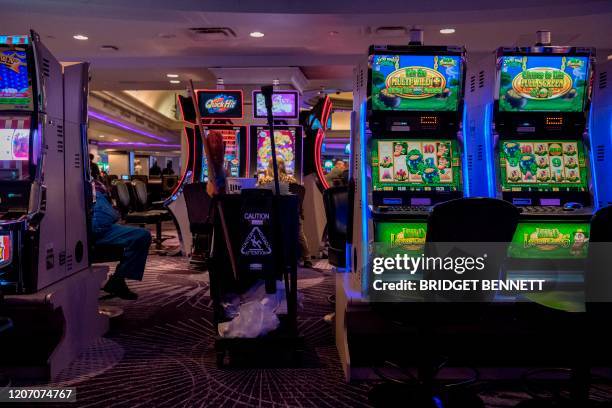 Cleaining Slot 33 Cleaning Slot Machines Stock Photos, High-Res Pictures, and Images ...