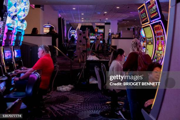 Cleaining Slot 33 Cleaning Slot Machines Stock Photos, High-Res Pictures, and Images ...