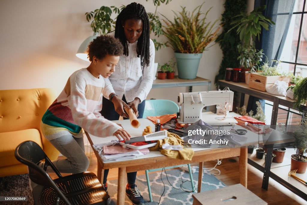 Mother and daughter making handmade Bees Food Wraps