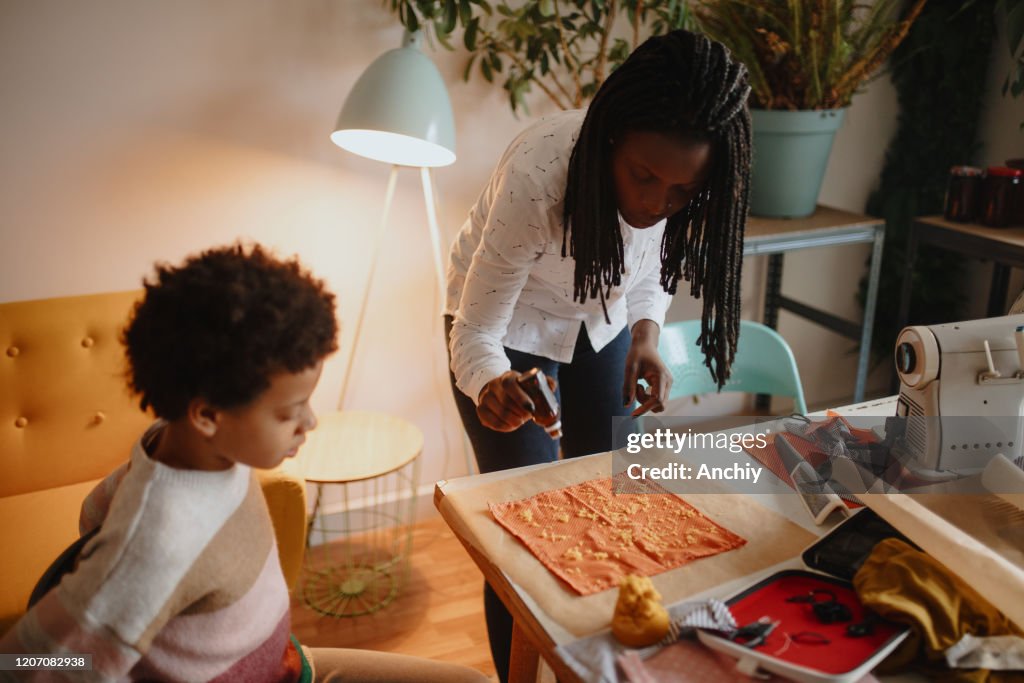 Mother and daughter making handmade Bees Food Wraps